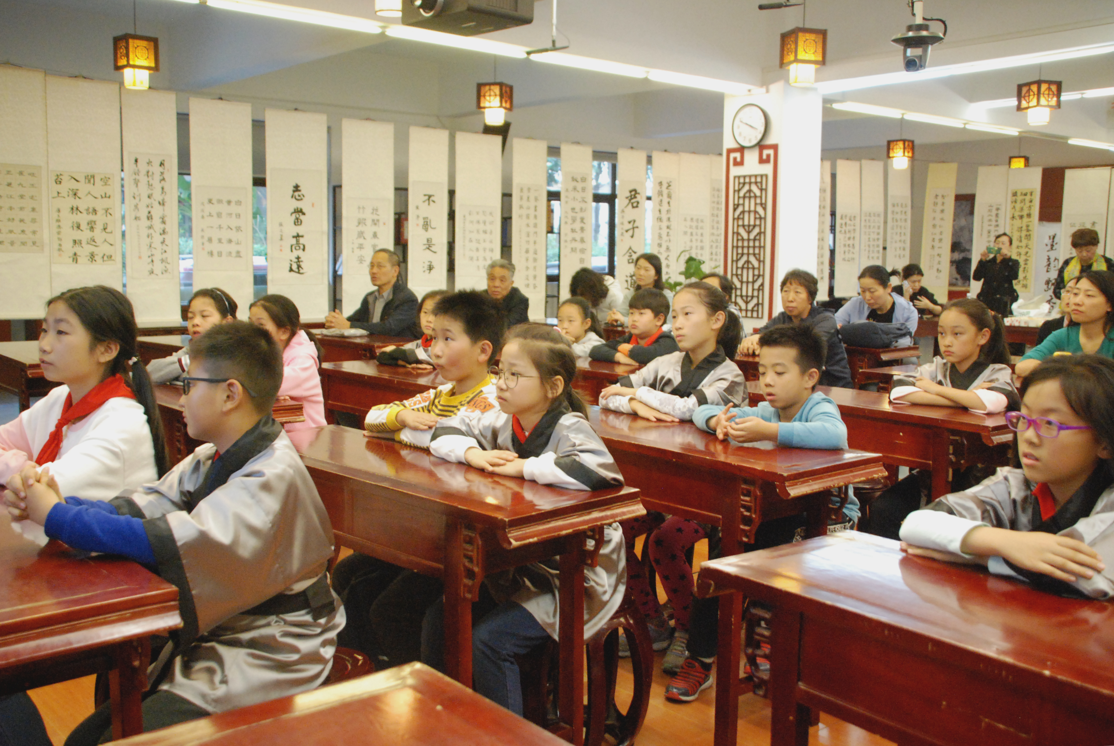 "晚来天欲雪,能饮一杯无" ——记文学院传统文化公益课堂